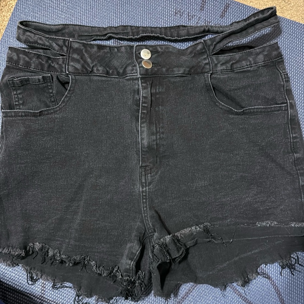 Cut-off denim shorts *stretch*